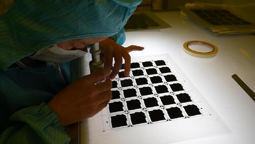 บล็อกบริษัทล่าสุดเกี่ยวกับ การประยุกต์ใช้งานหลักและแนวโน้มในอนาคตของการกัดด้วยสารเคมีด้วยแสงในการผลิตขั้นสูง